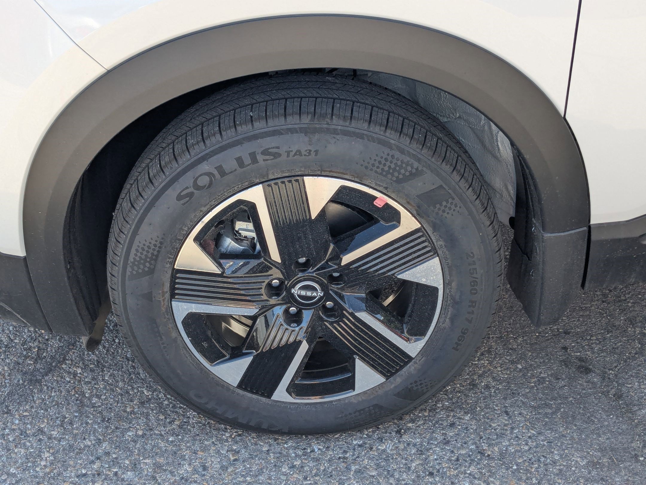 2025 Nissan Kicks SR photo 3