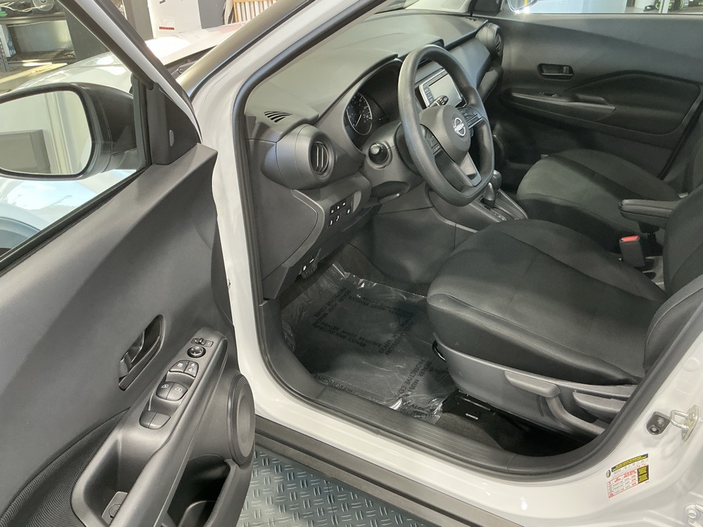 2024 Nissan Kicks S photo 2