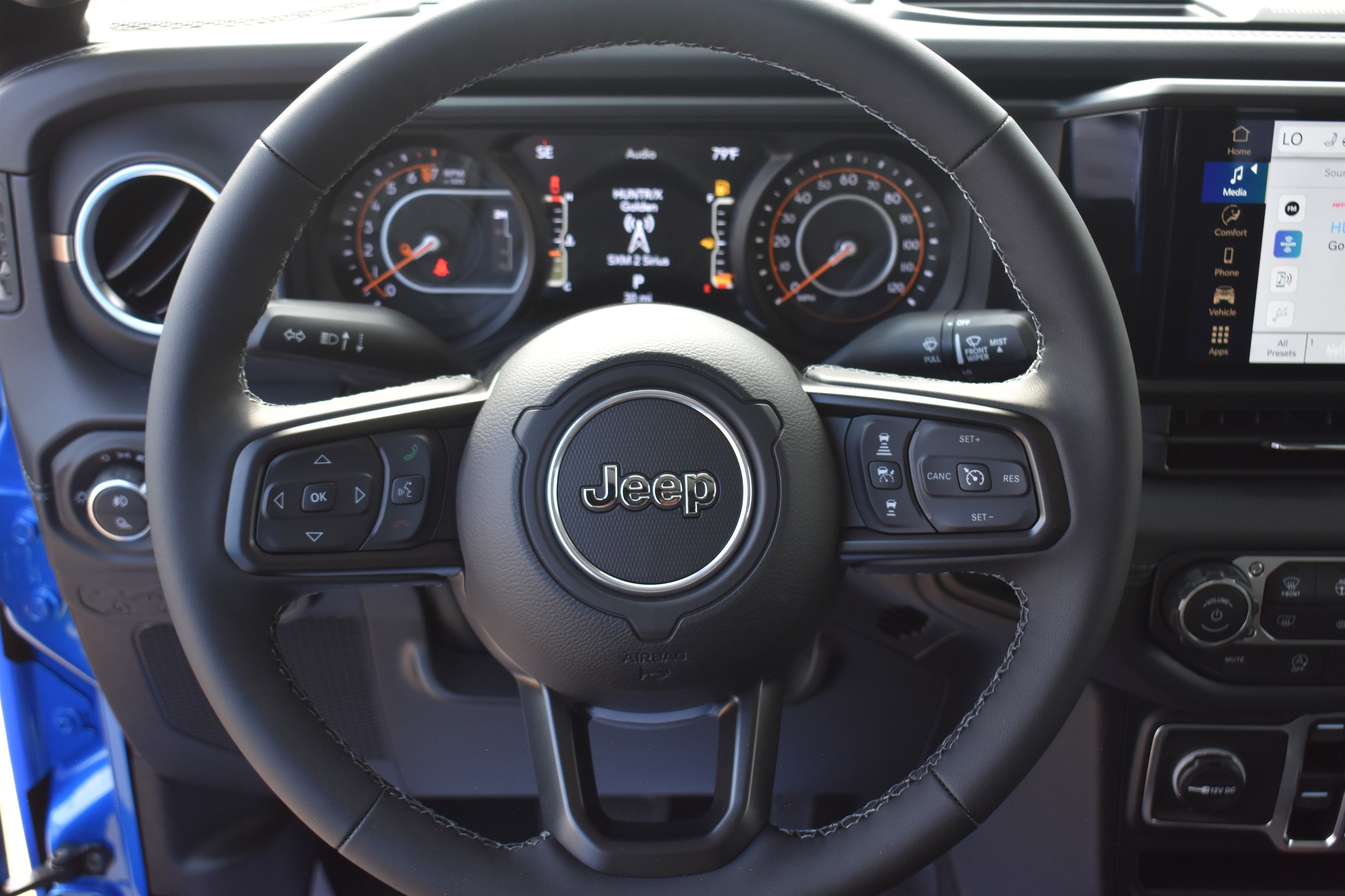 2025 Jeep Gladiator Sport photo 8