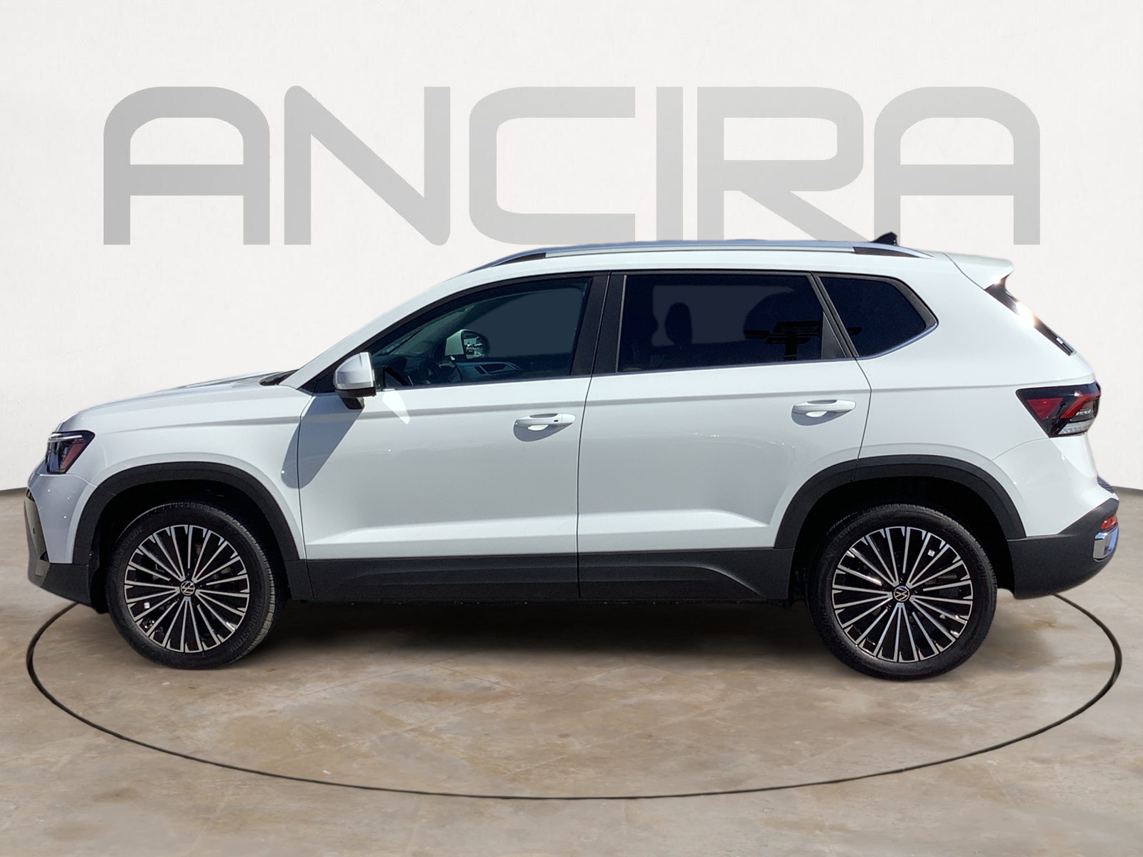 2025 Volkswagen Taos SE photo 4