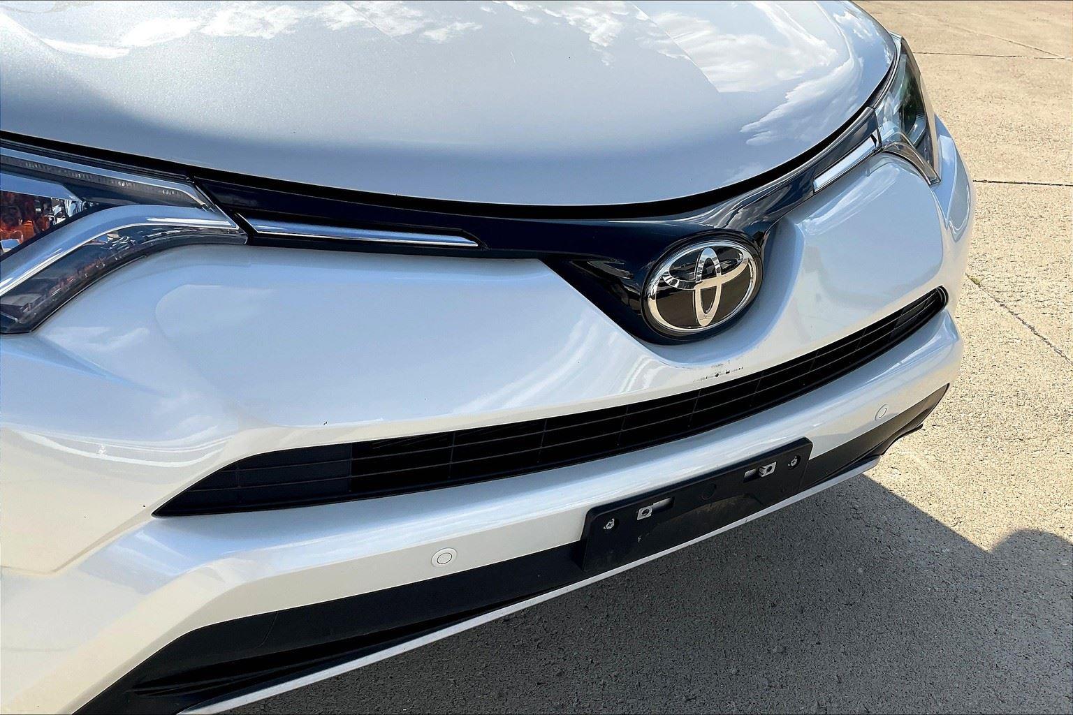 2017 Toyota RAV4 Limited photo 28