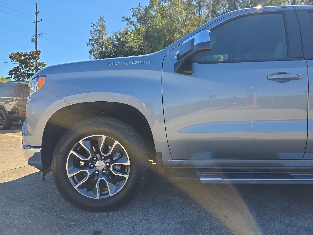 2024 Chevrolet Silverado 1500 LT photo 4