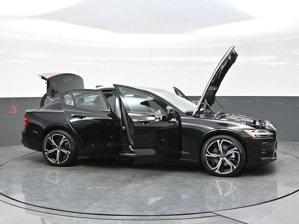 2024 Volvo S60 B5 Plus photo 37