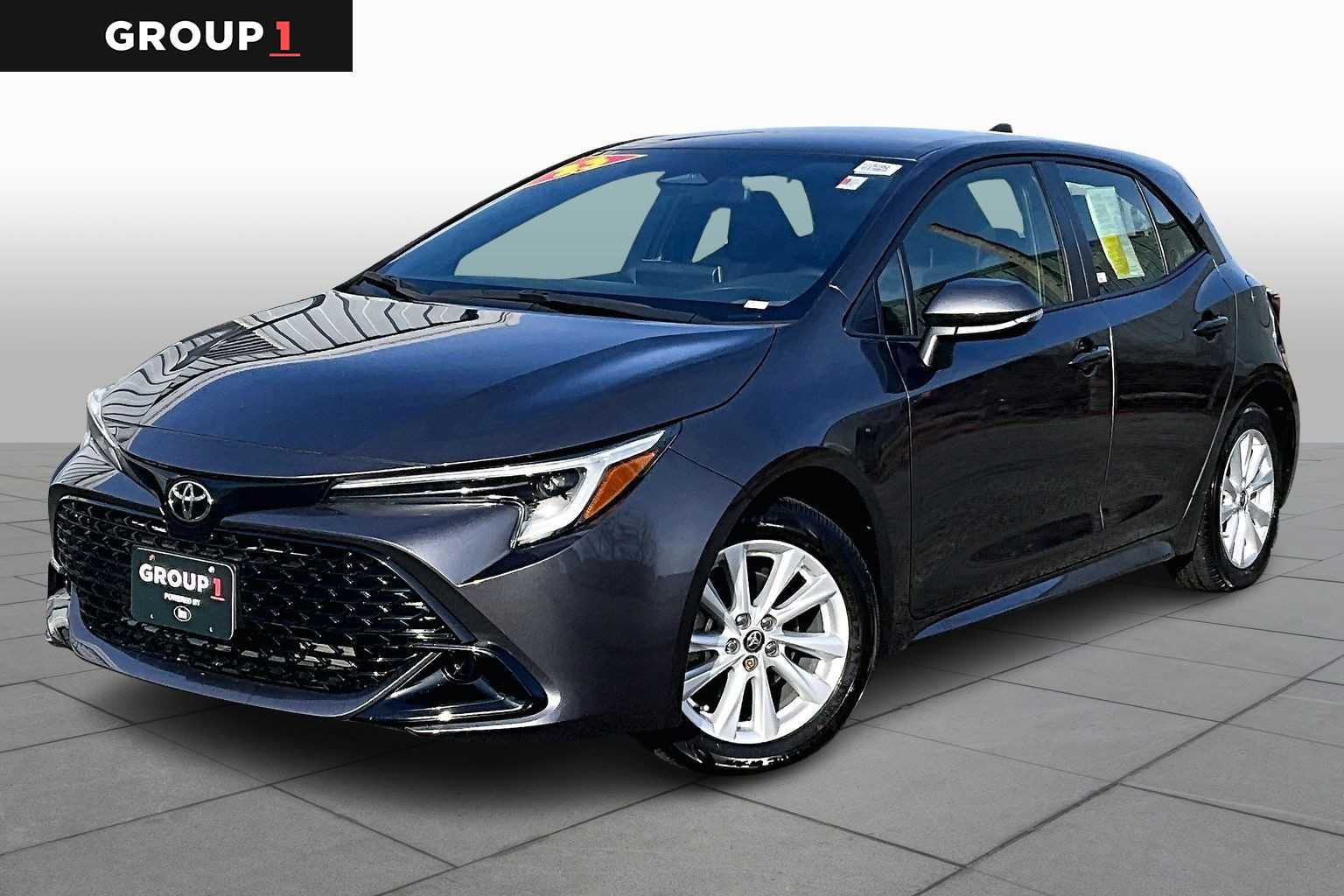 2023 Toyota Corolla Hatchback SE's photo