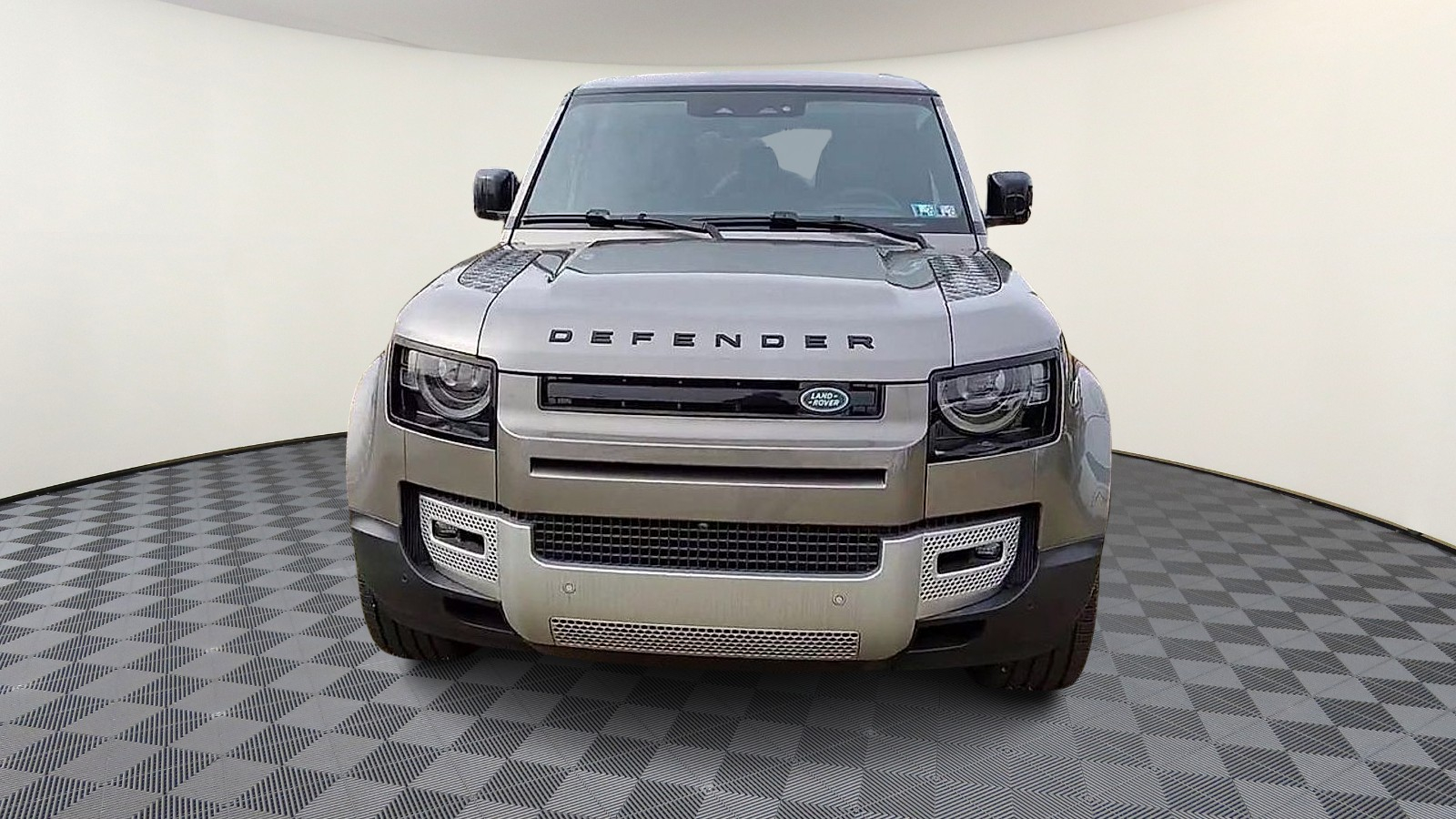 2024 Land Rover Defender S photo 3