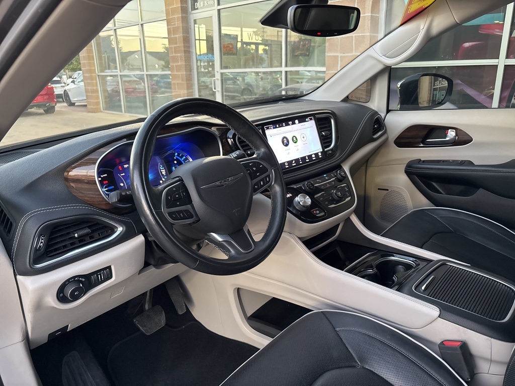 2022 Chrysler Pacifica Hybrid Limited photo 10