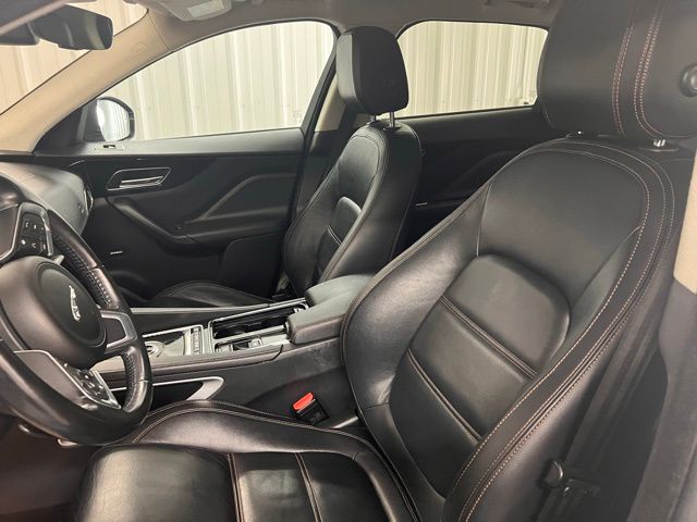 2020 Jaguar F-PACE Prestige photo 9