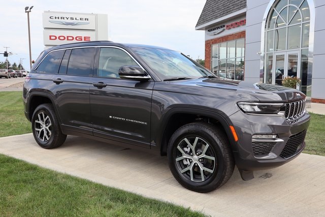 2025 Jeep Grand Cherokee Limited photo 3