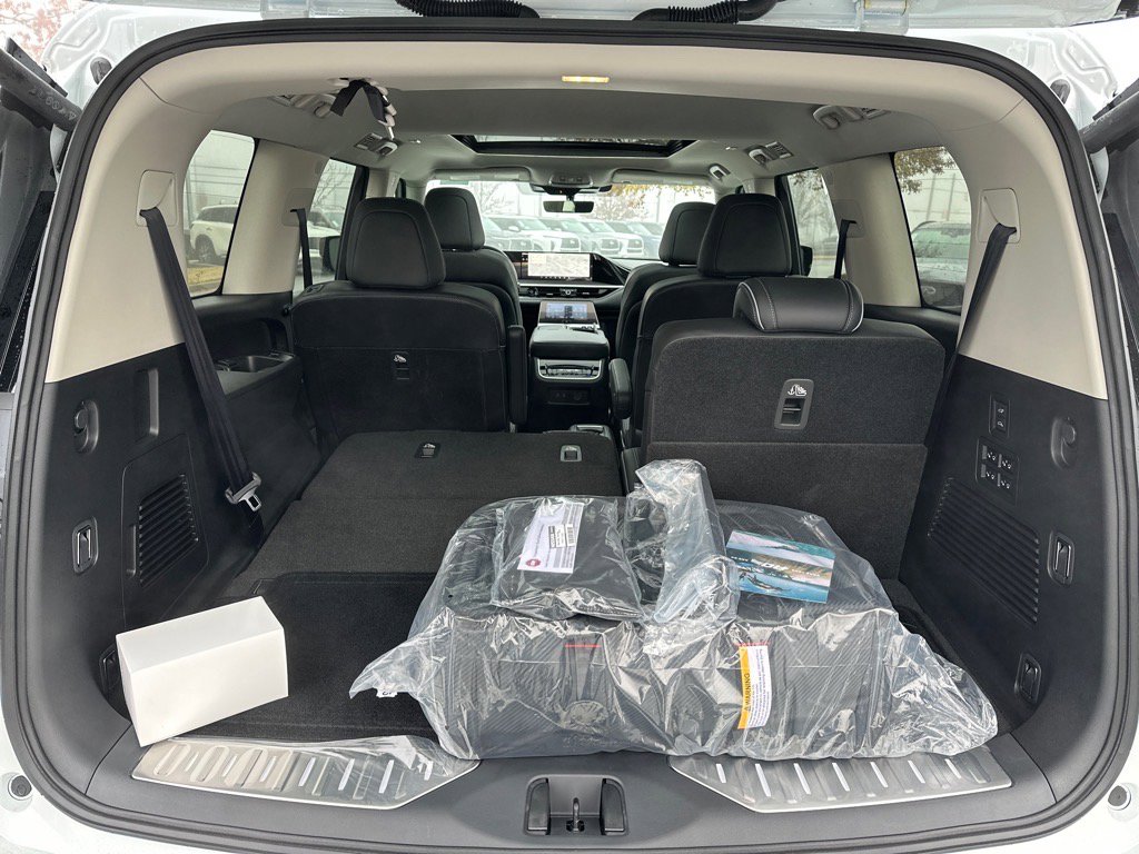 2025 Infiniti QX80 Luxe photo 5
