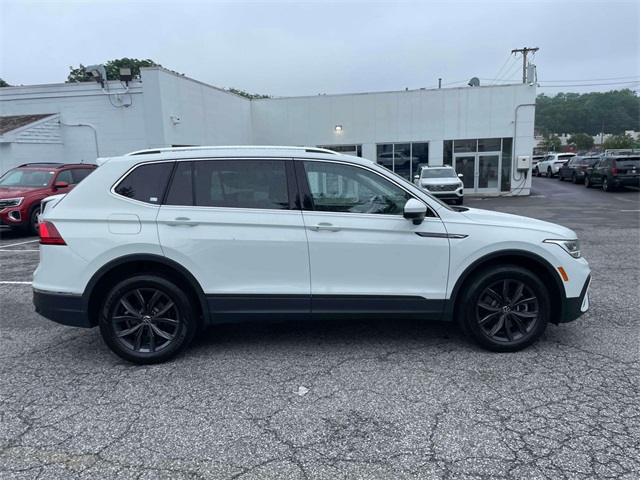 2022 Volkswagen Tiguan SE photo 3