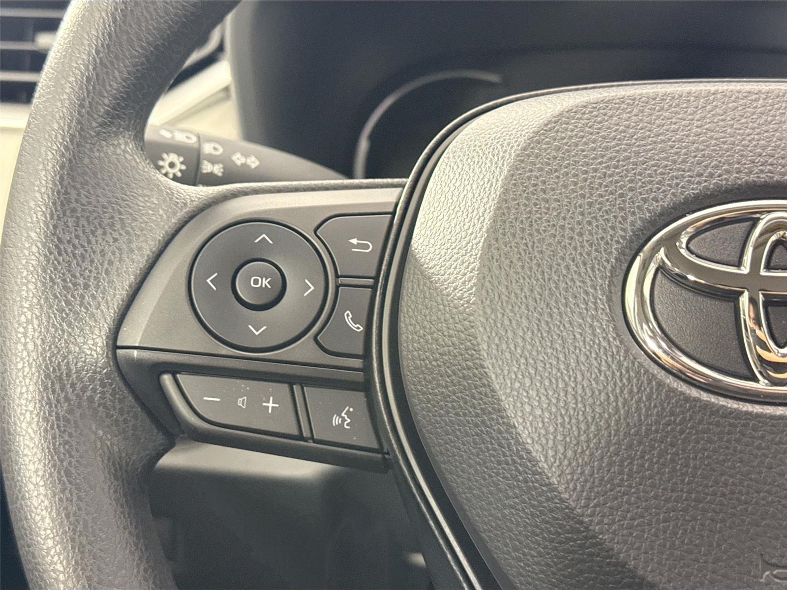2025 Toyota RAV4 Hybrid XLE photo 35
