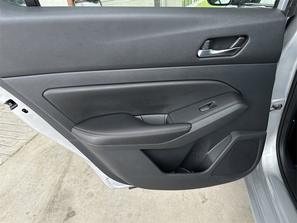 2022 Nissan Altima 2.5 SR photo 27