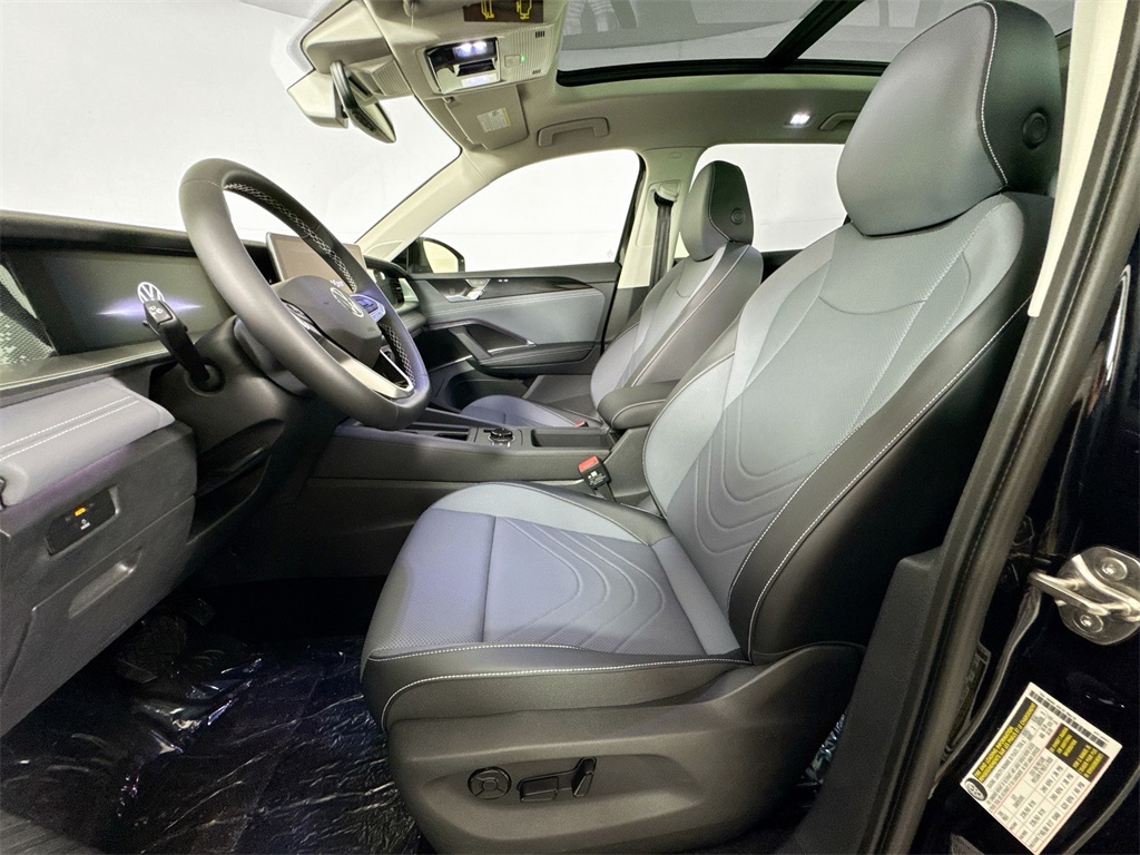 2025 Volkswagen Tiguan SE photo 5