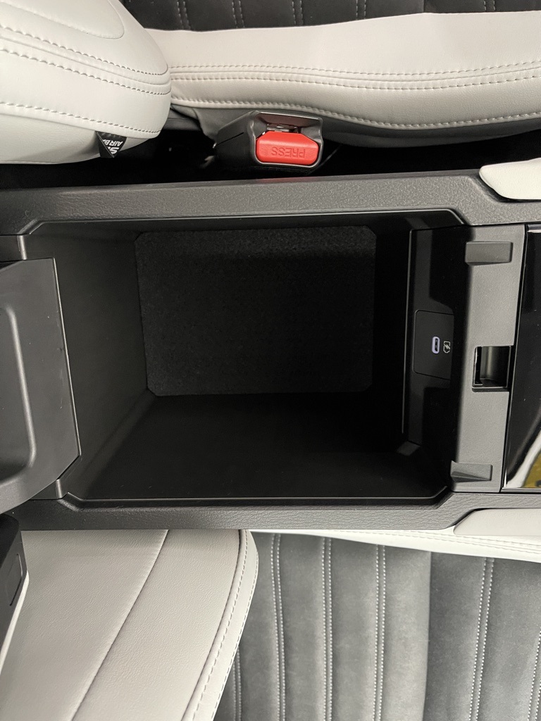 2025 Mitsubishi Outlander SE photo 9