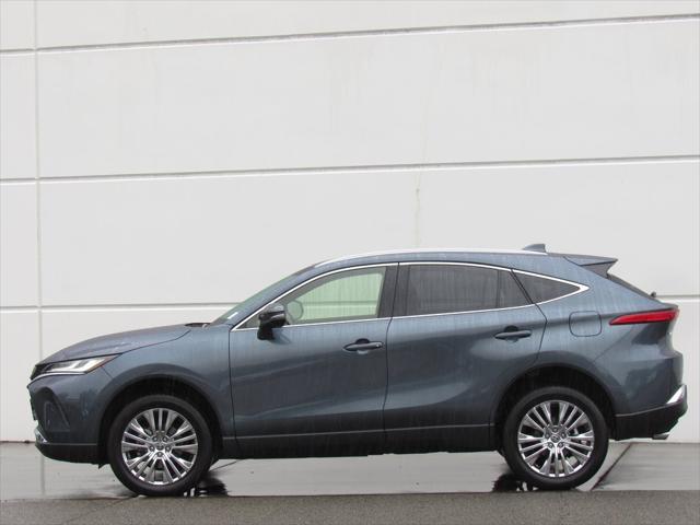 2022 Toyota Venza XLE photo 2