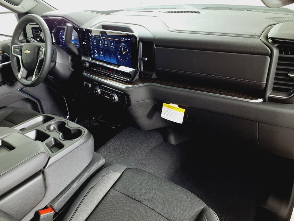 2025 Chevrolet Silverado 1500 LT photo 13