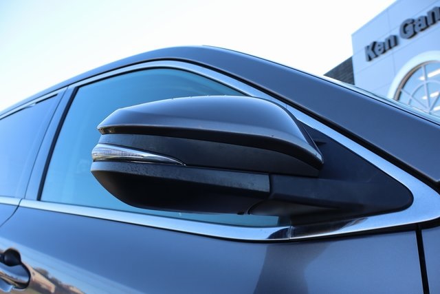 2015 Toyota Highlander LE Plus photo 2