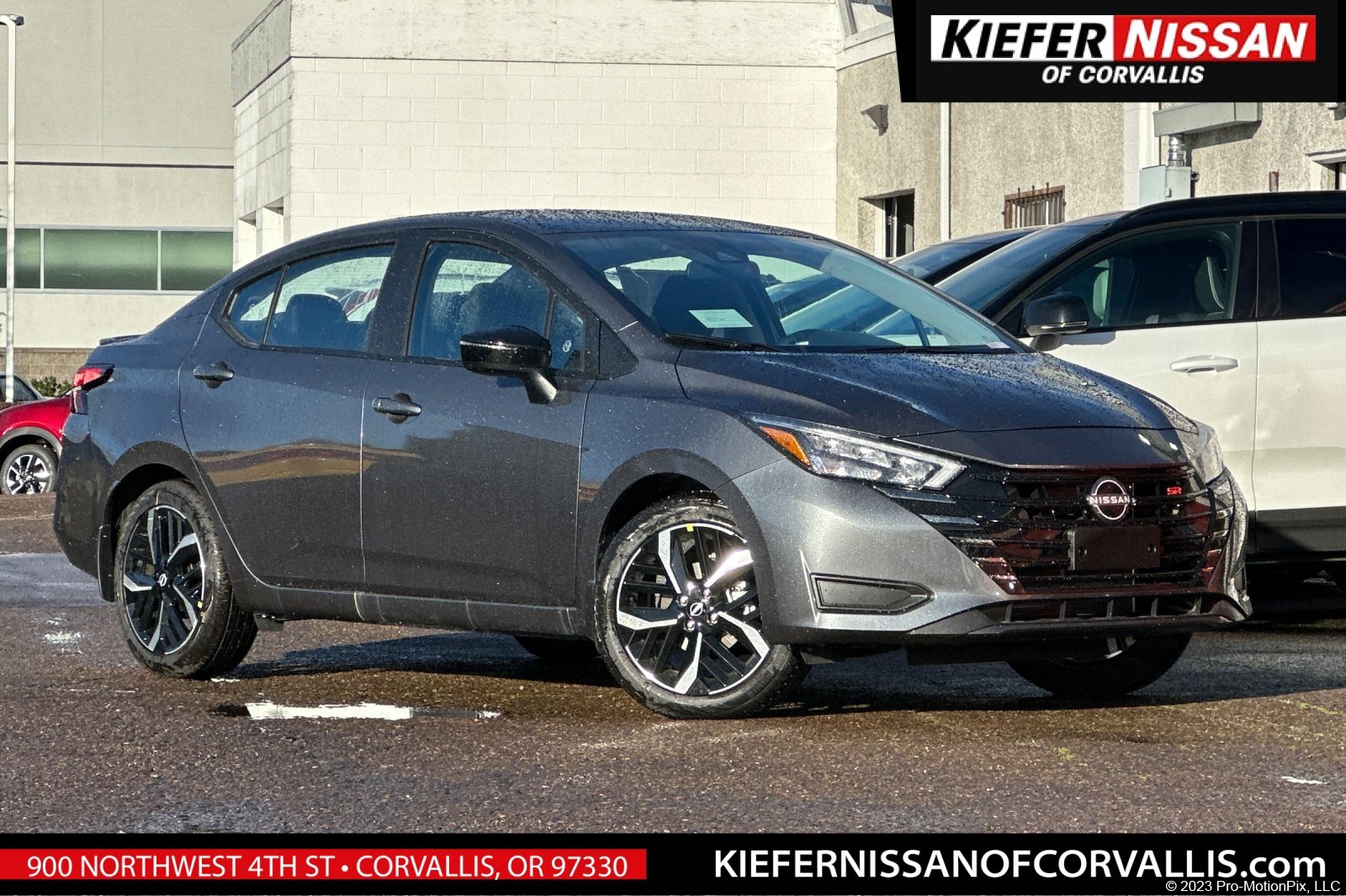 2025 Nissan Versa Sedan SR's photo