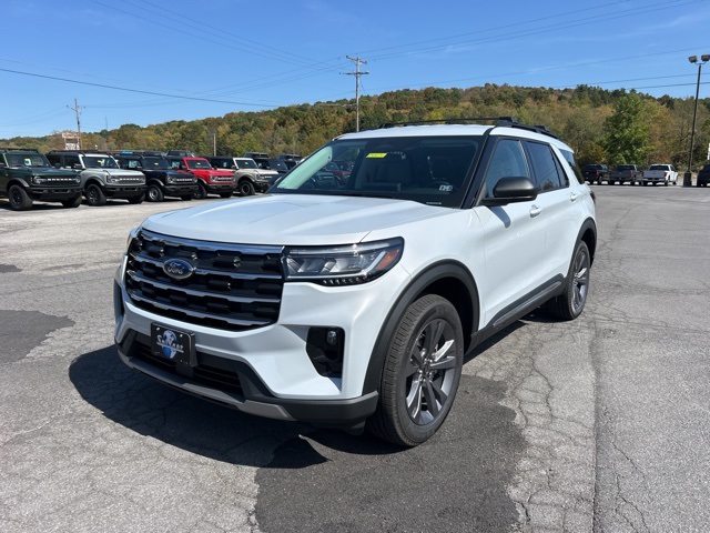 2025 Ford Explorer photo 6