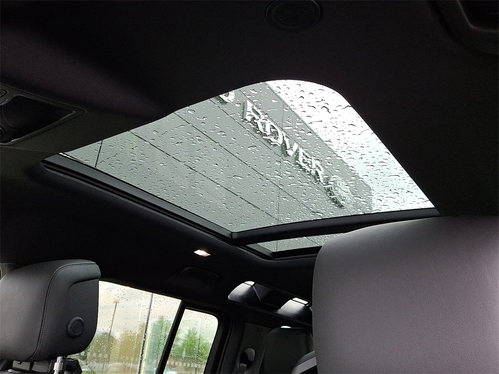 2025 Land Rover Defender 110 S photo 9