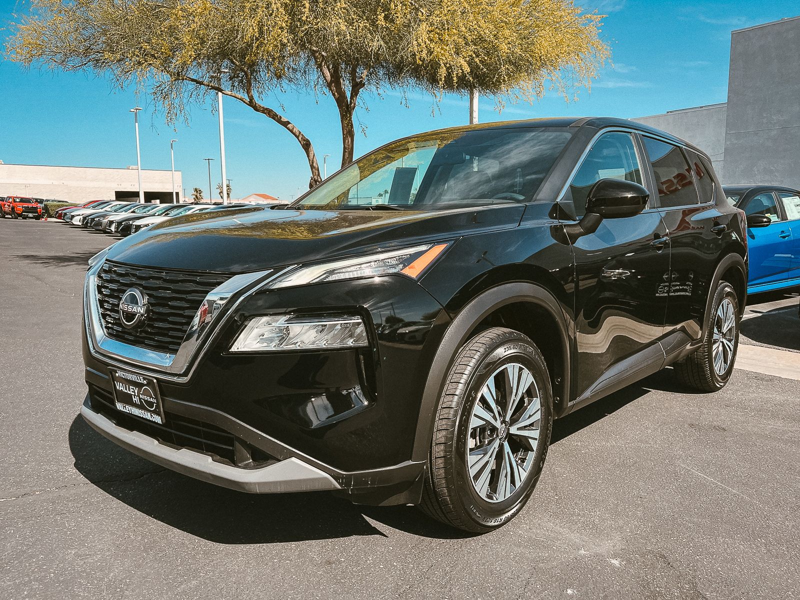2023 Nissan Rogue SV photo 2