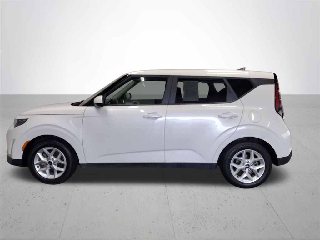 2023 Kia Soul LX photo 10