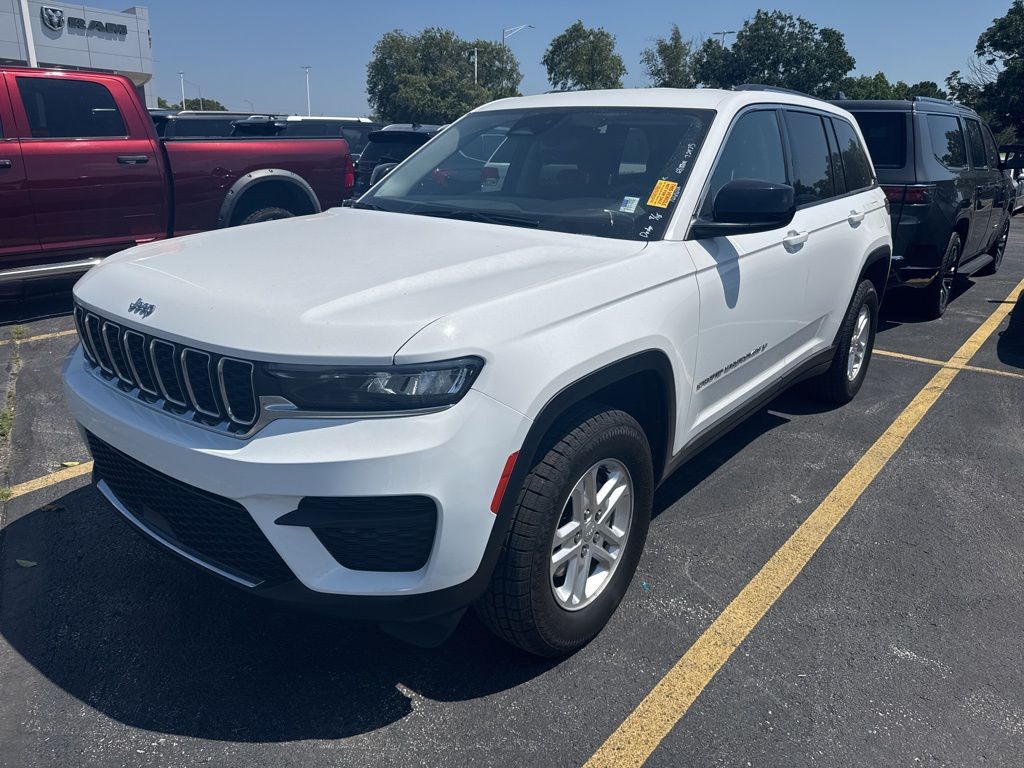 Used 2023 Jeep Grand Cherokee Laredo with VIN 1C4RJHAG0PC582642 for sale in Kansas City