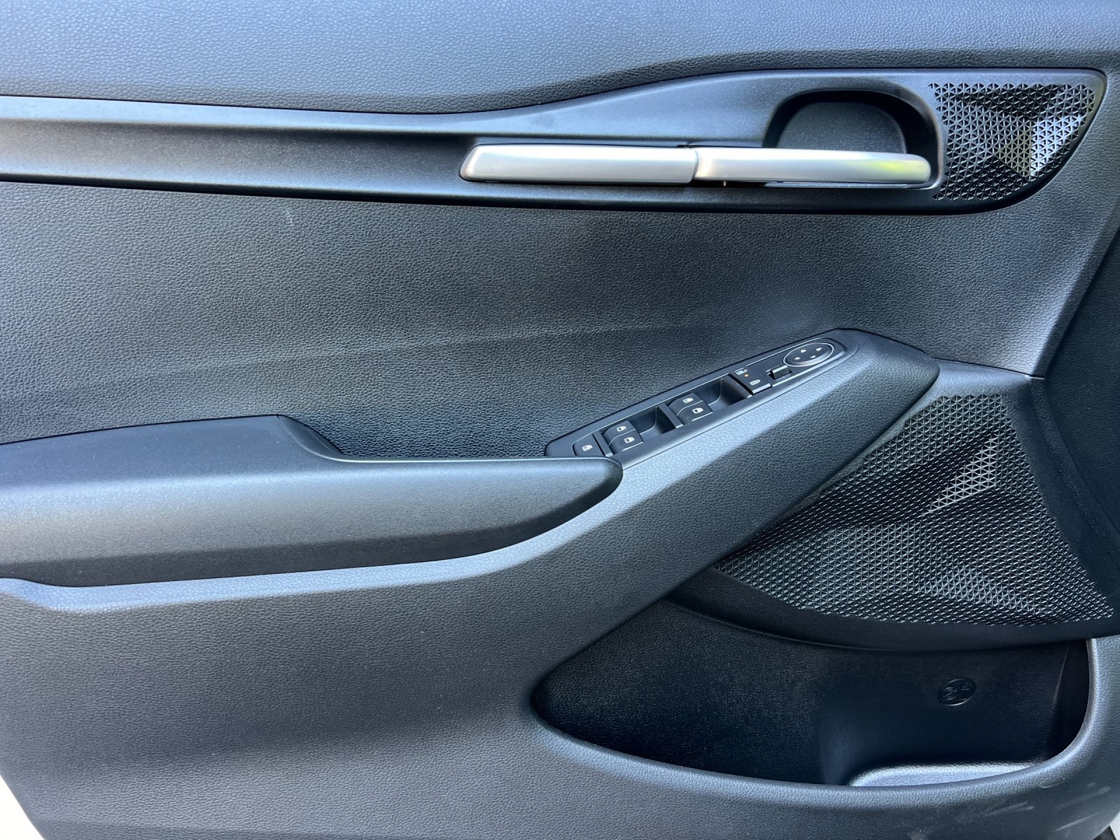 2025 Kia Seltos LX photo 9
