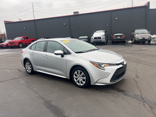 2024 Toyota Corolla LE's photo