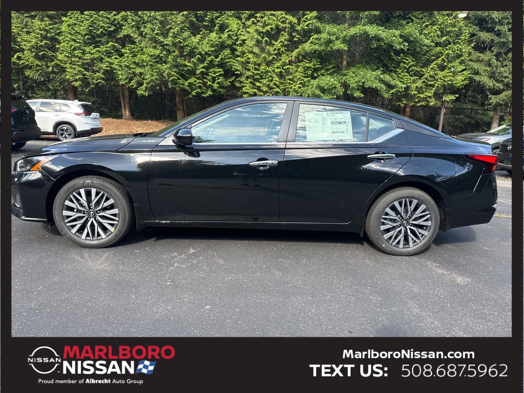 2025 Nissan Altima SV photo 4