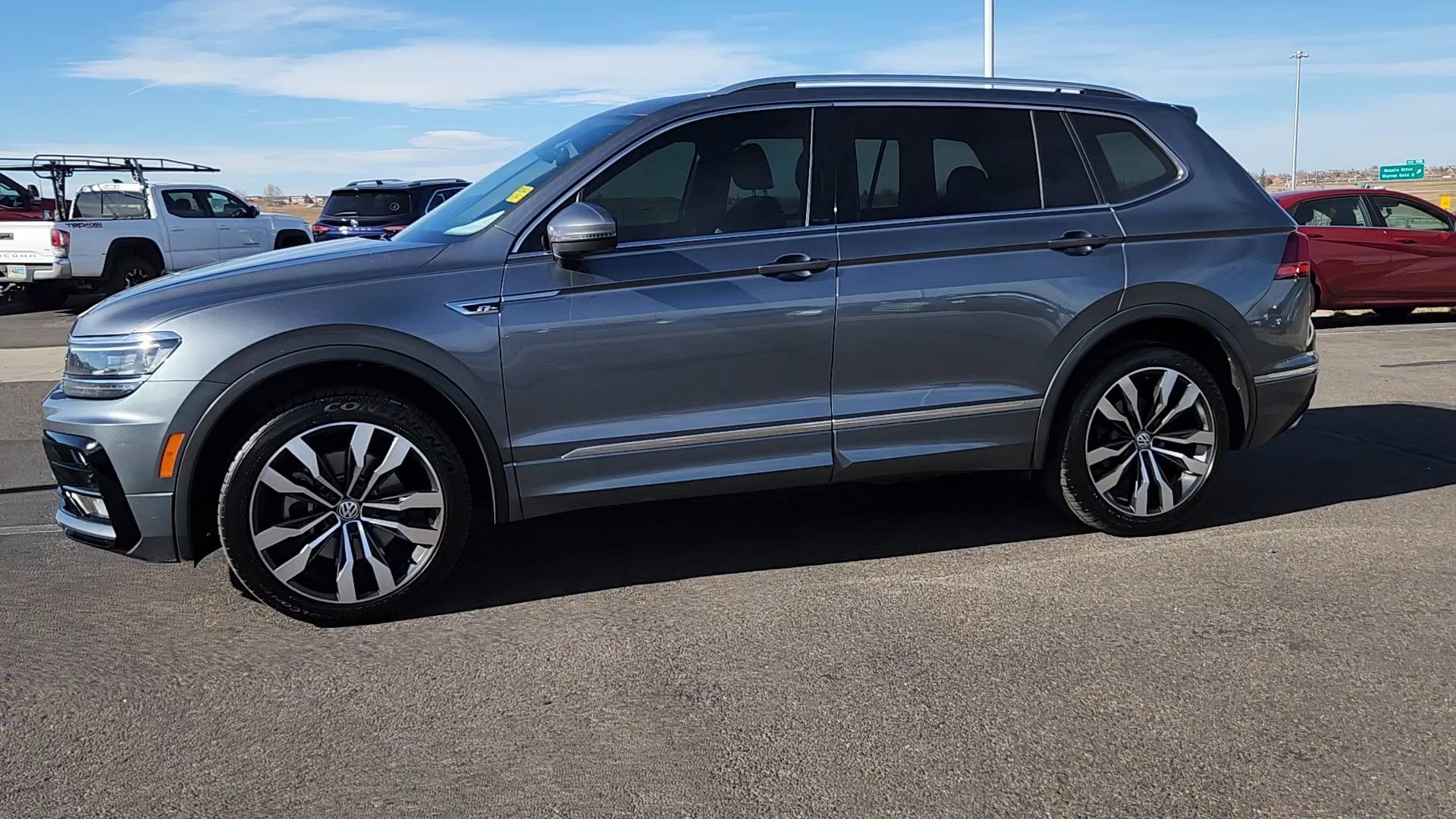 2021 Volkswagen Tiguan SEL Premium R-Line photo 2