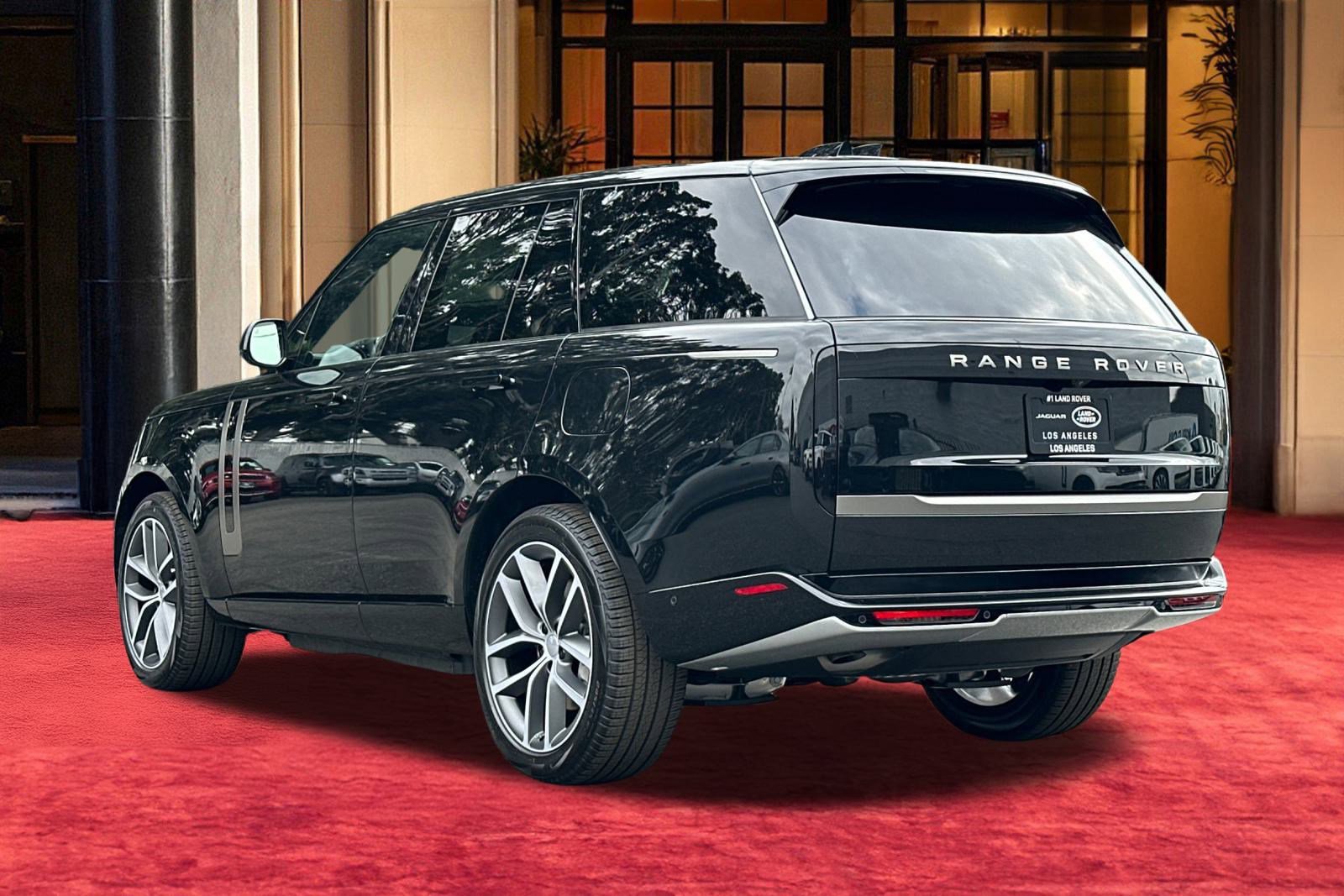 2025 Land Rover Range Rover SE photo 2