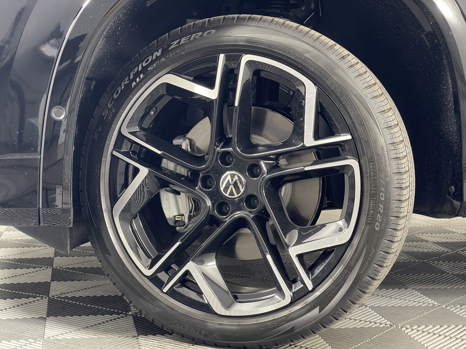 2026 Volkswagen Tiguan SEL R-Line photo 4