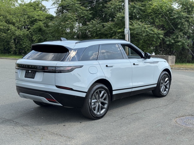 2026 Land Rover Range Rover Velar SE photo 4
