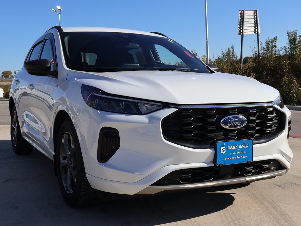2023 Ford Escape ST-Line photo 4