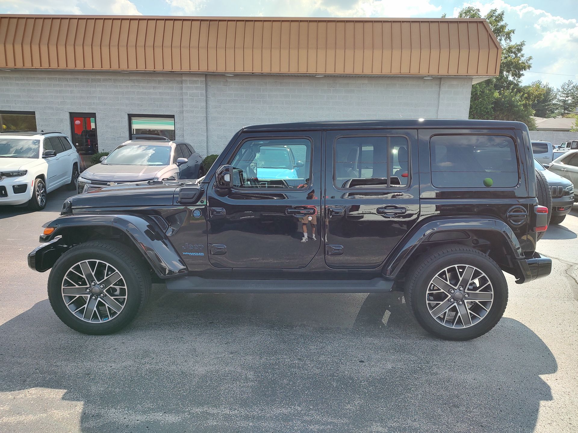 2022 Jeep Wrangler Unlimited Sahara High Altitude 4xe photo 13