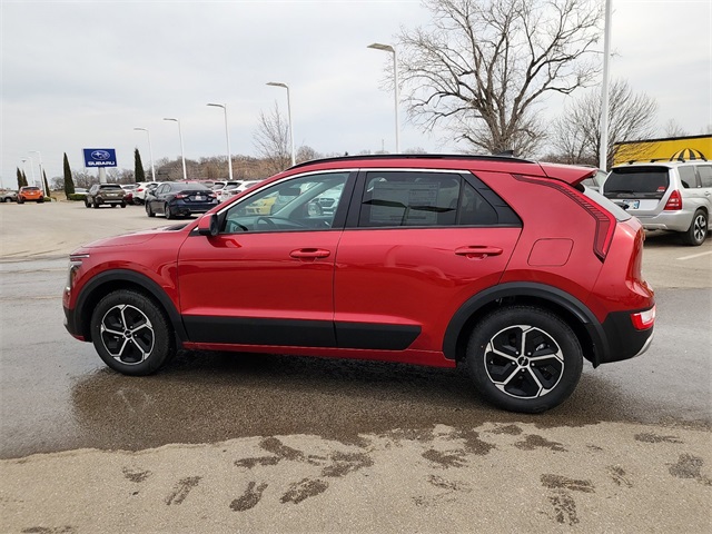 2025 Kia Niro LX photo 7