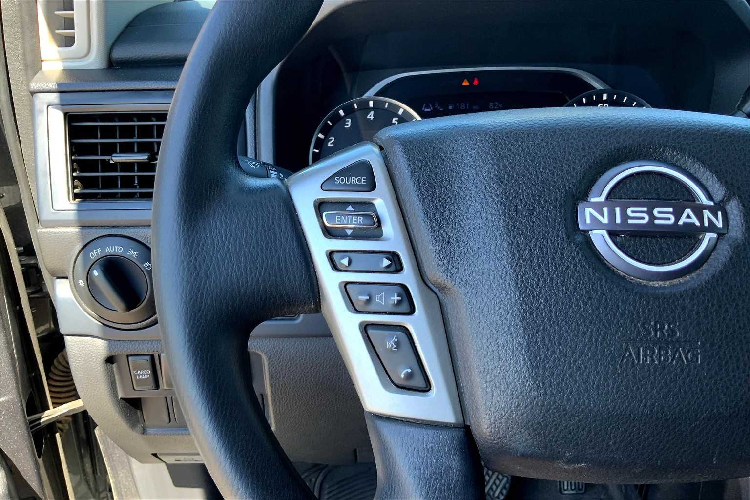 2023 Nissan Titan S Crew Cab photo 19