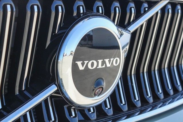 2024 Volvo XC40 Plus photo 4