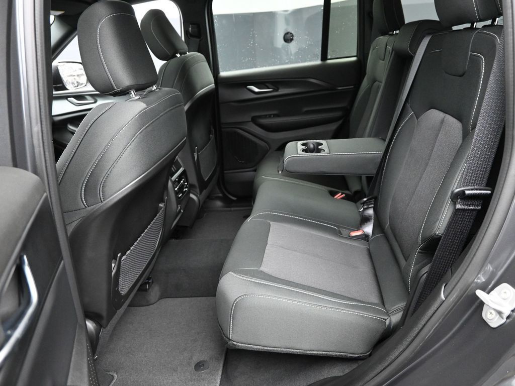 2025 Jeep Grand Cherokee Laredo X photo 7