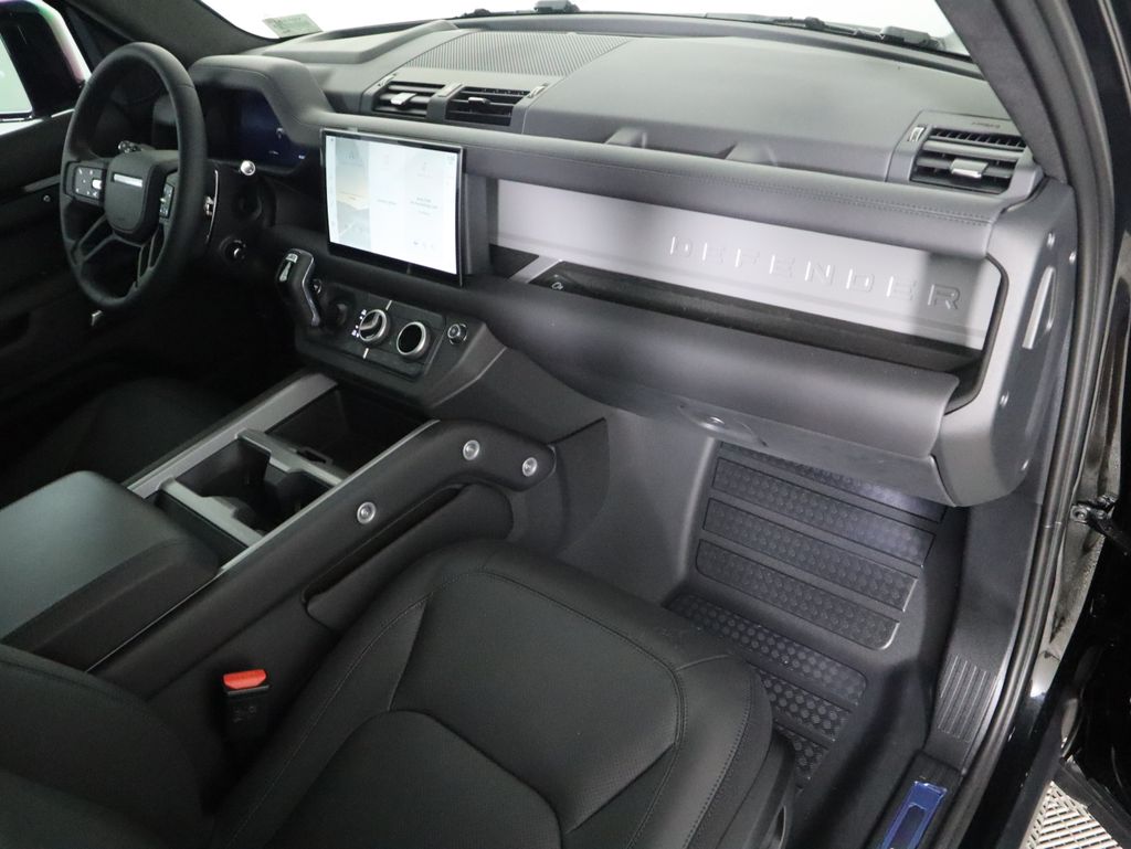 2025 Land Rover Defender 130 V8 photo 16