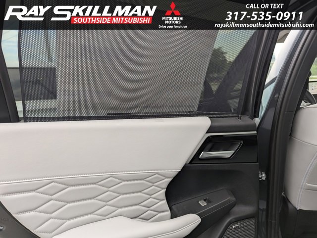 2025 Mitsubishi Outlander SEL photo 13