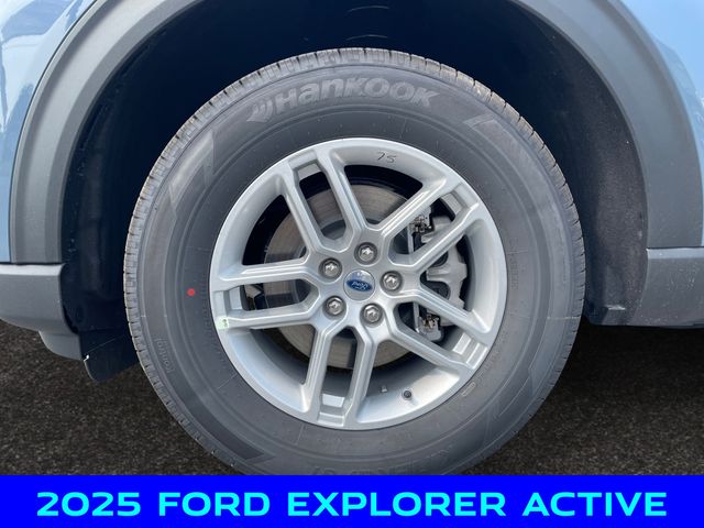 2025 Ford Explorer photo 14