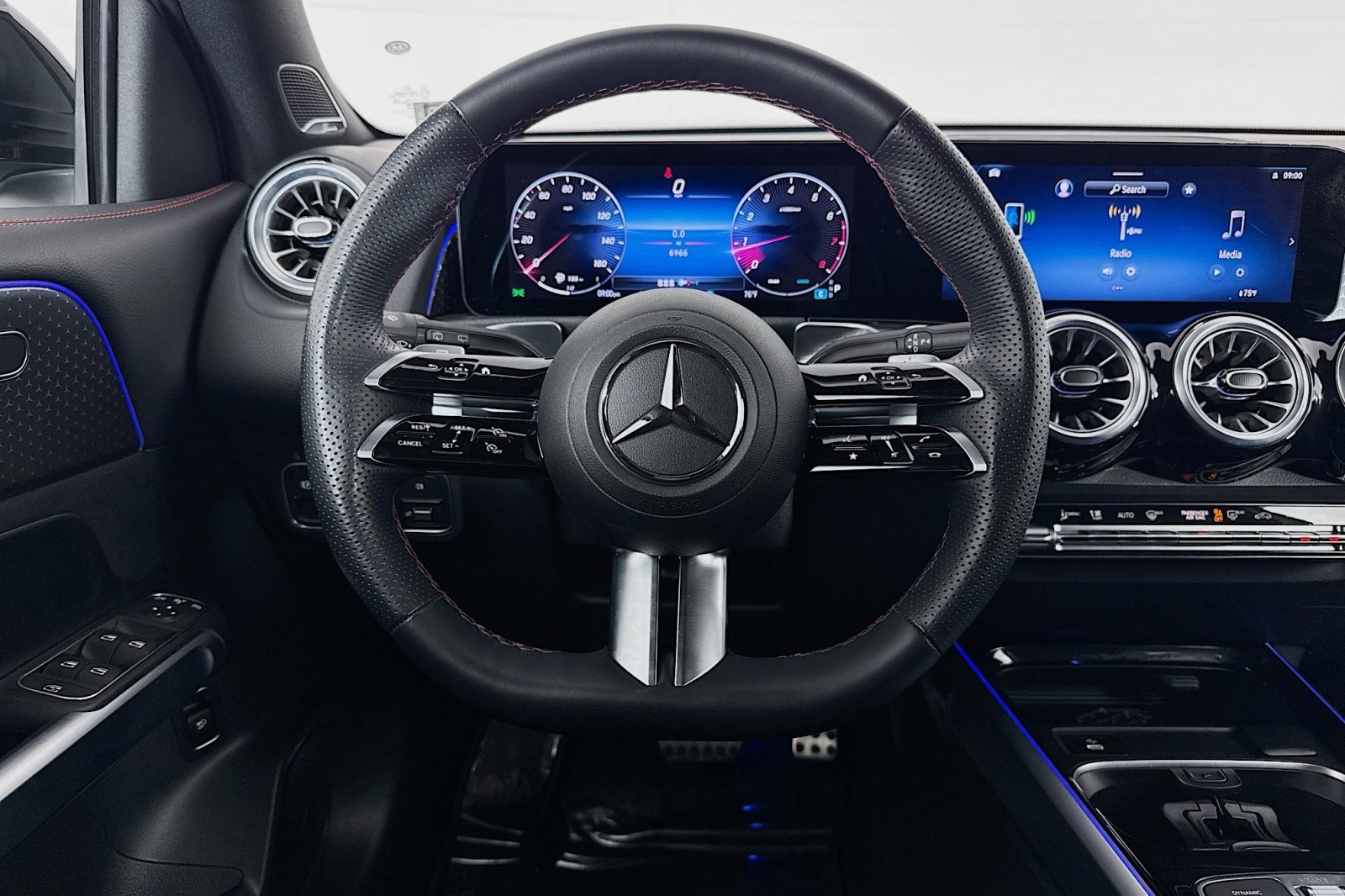 2025 Mercedes Benz GLS 250 photo 2