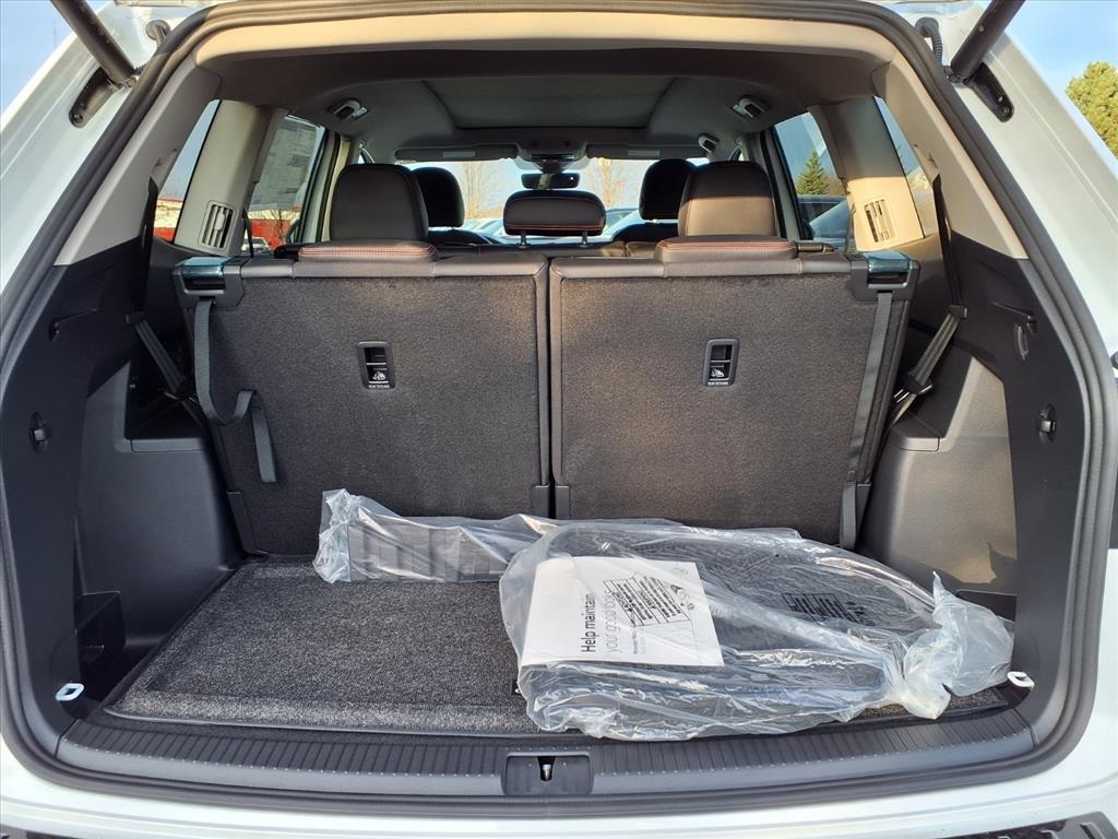 2026 Volkswagen Atlas Peak Edition SE photo 4