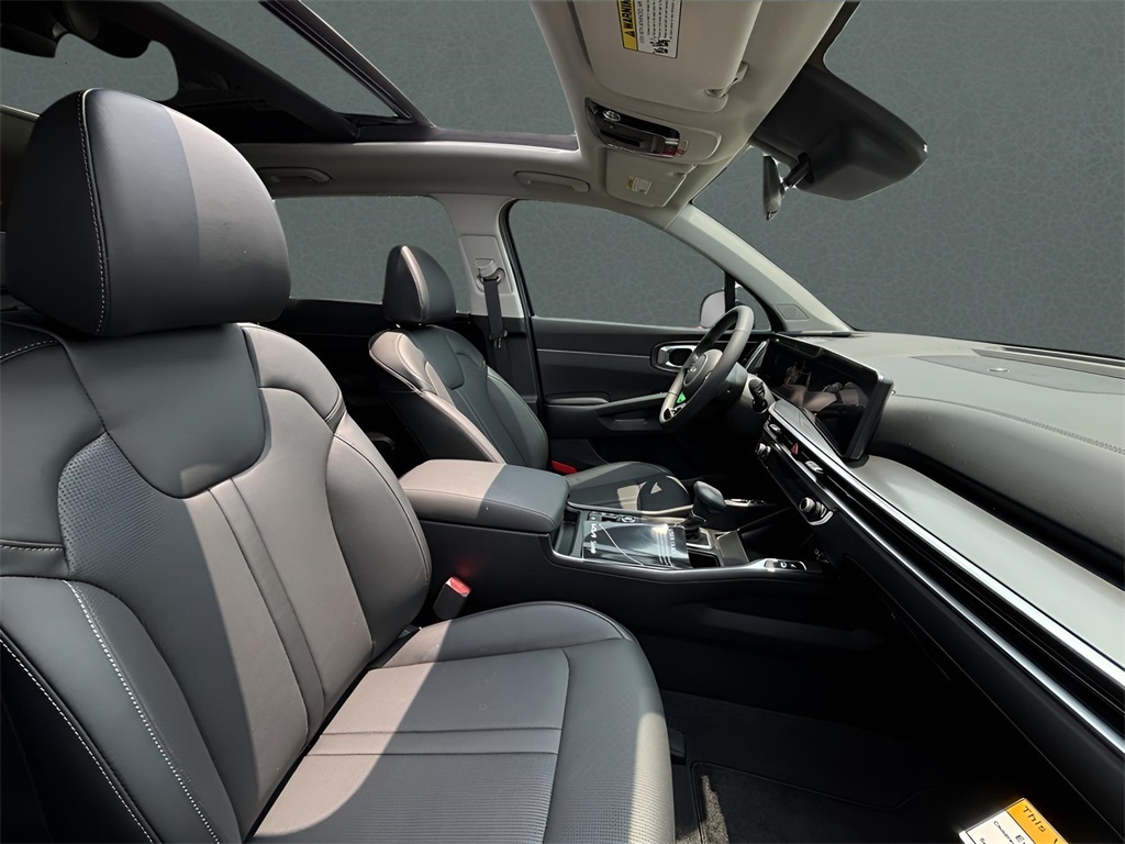 2025 Kia Sorento S photo 18
