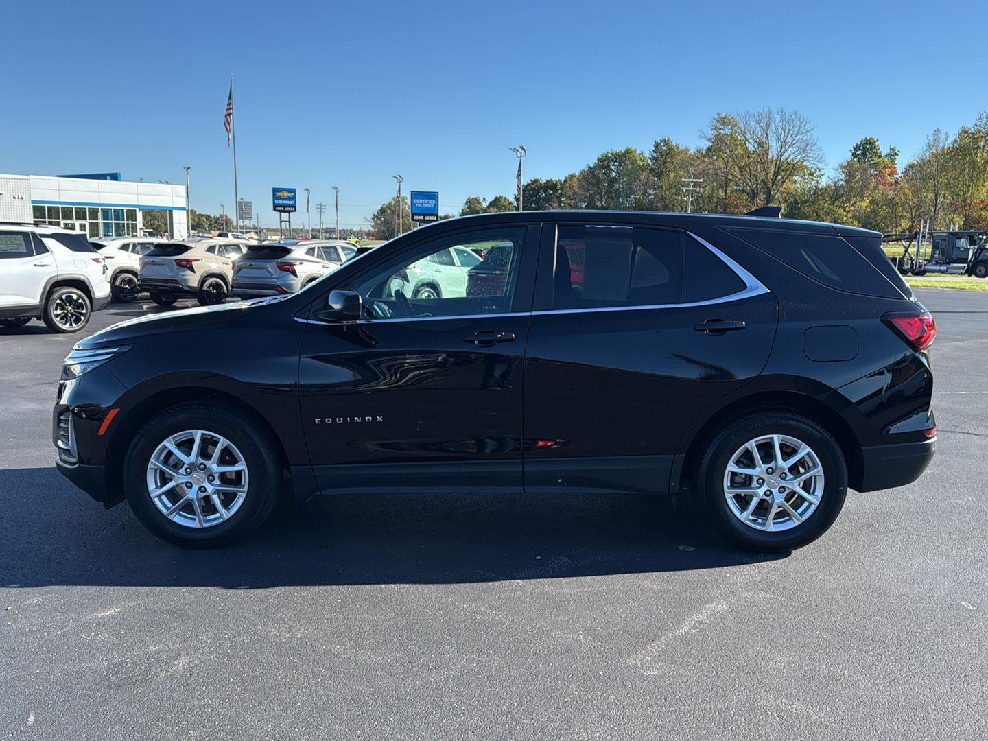 2023 Chevrolet Equinox LT photo 2