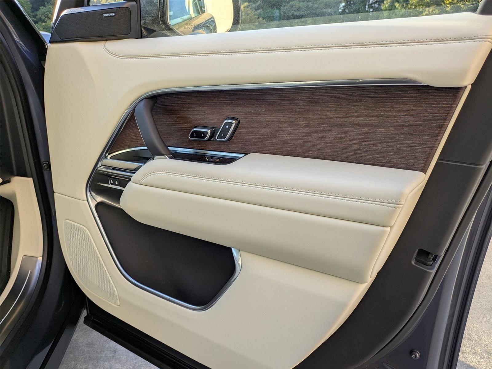 2025 Land Rover Range Rover SE photo 29