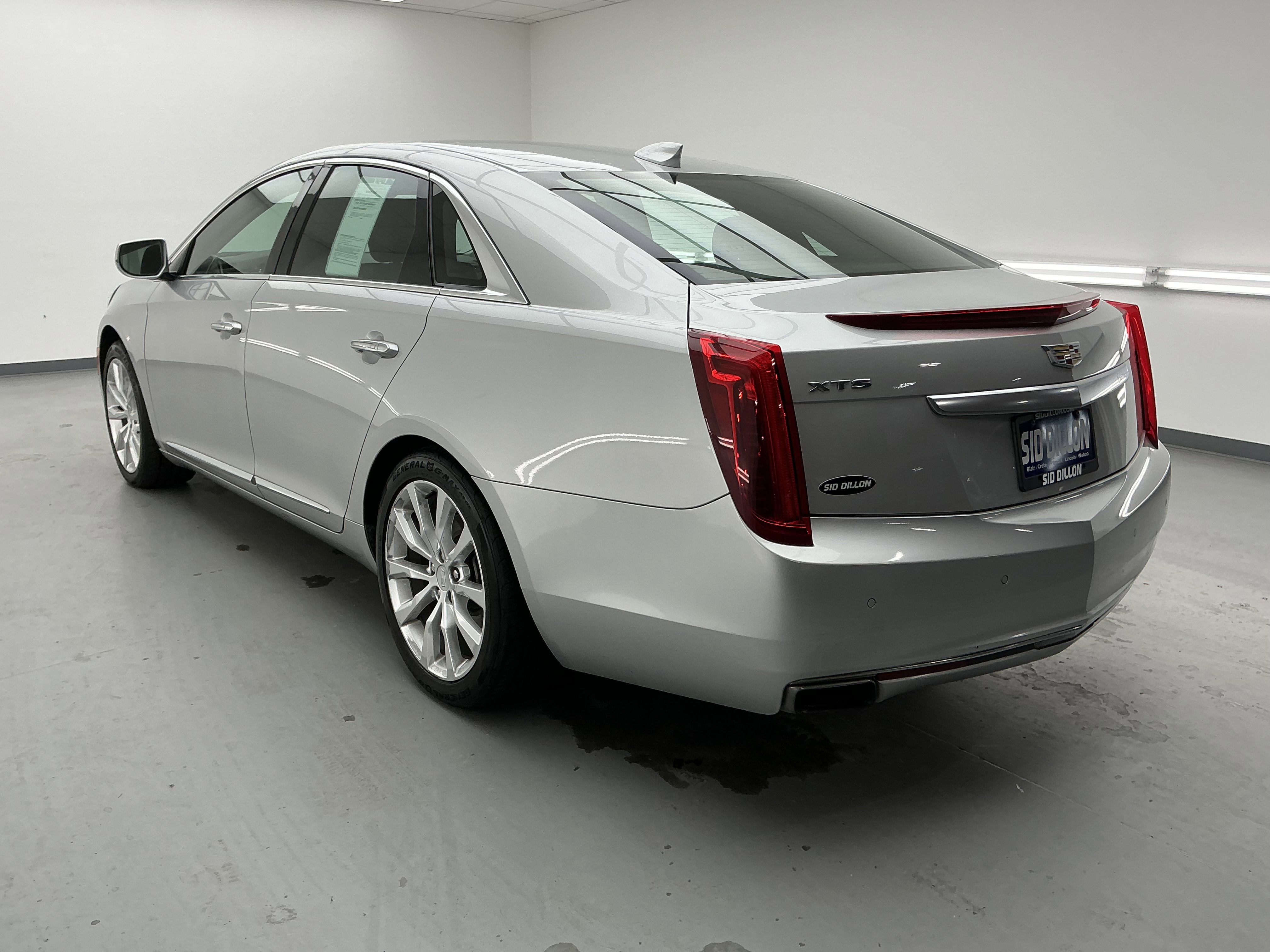 2017 Cadillac XTS Luxury photo 4