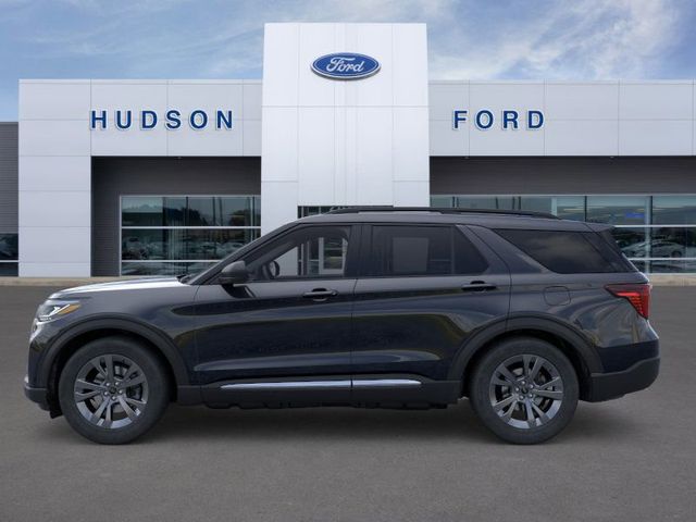 2025 Ford Explorer photo 3